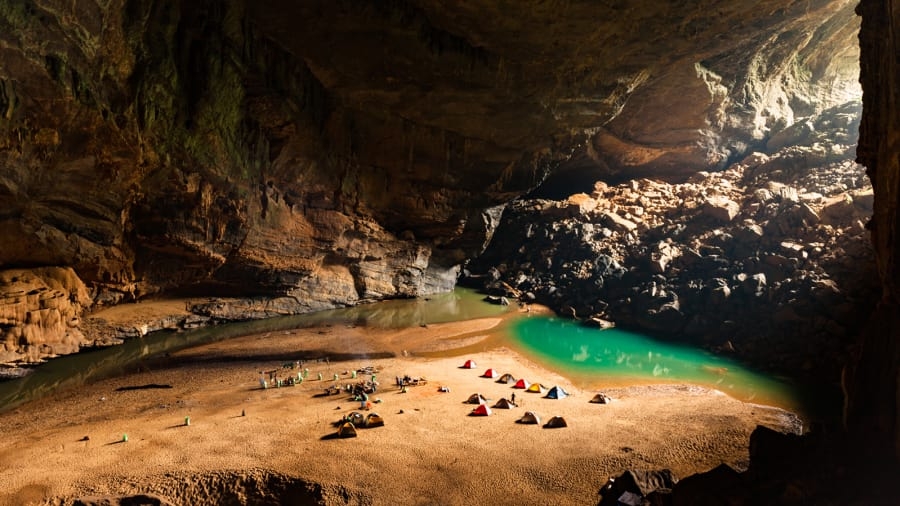 Hang Én là hang động rộng thứ 3 của Việt Nam.